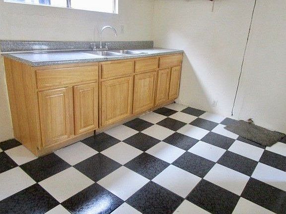 4th image of 3717 Whiteside St