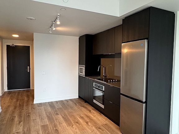 4th image of 3009 Novar Rd #512