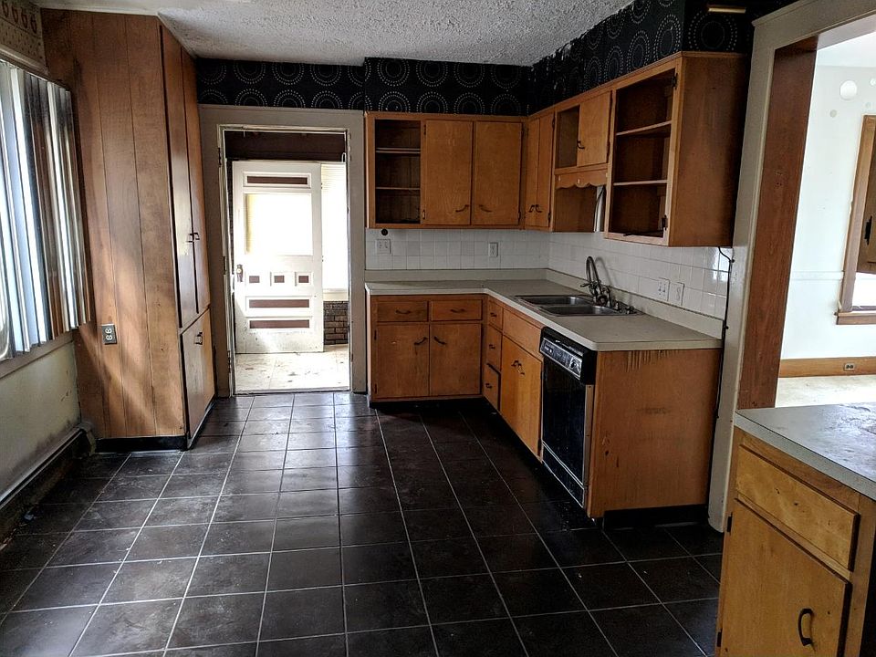 2nd image of 730 E 25th St