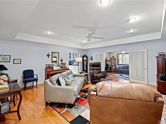 4th image of 123 Hillcrest Dr