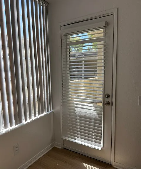 Canoga Luxury Apartments — Photo 23