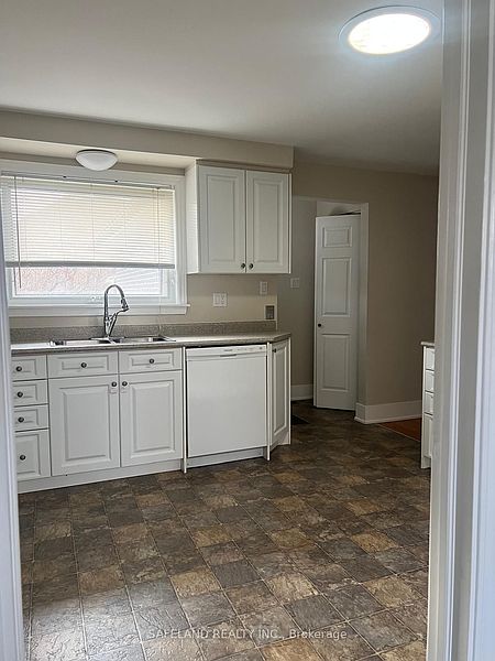 Ajax House for rent - 4 Bedrooms — photo 3