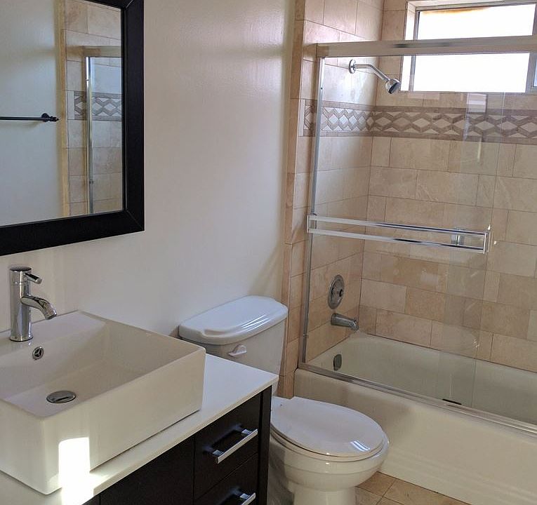 1st image of 725 N Hayworth Ave APT 04