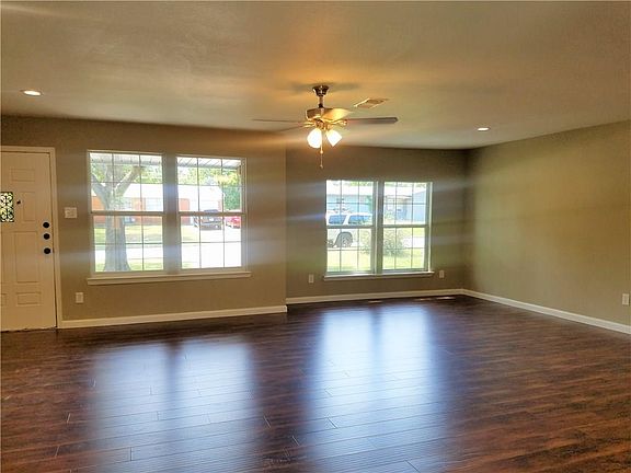 3rd image of 4728 Harper Dr