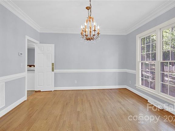 5th image of 105 Wildiris Dr