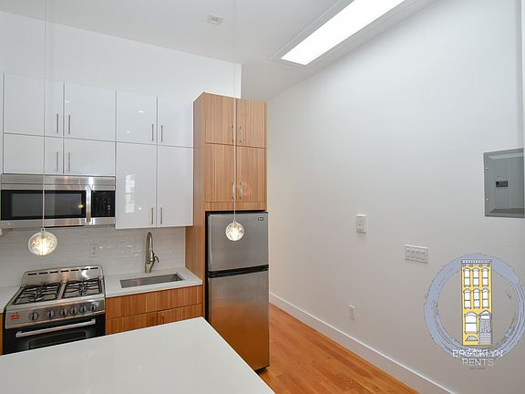 4th image of 210 Wyckoff Ave #3F