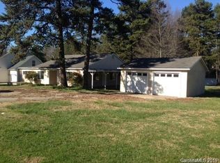 7249 Avatar Dr, Charlotte, NC 28215