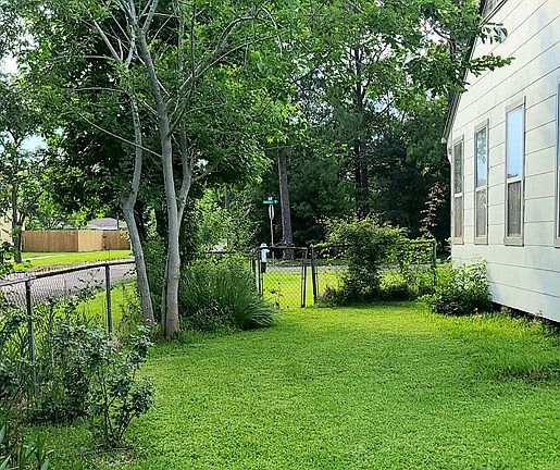 4th image of 3249 Woodrow Dr