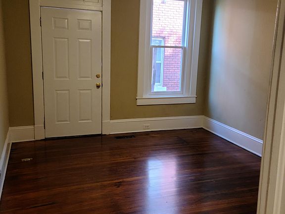 5th image of 8 Centre Hill Ct #A