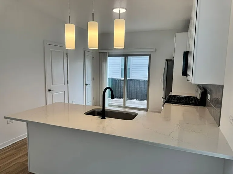 One Fifty Seven Oak Forest — Photo 19