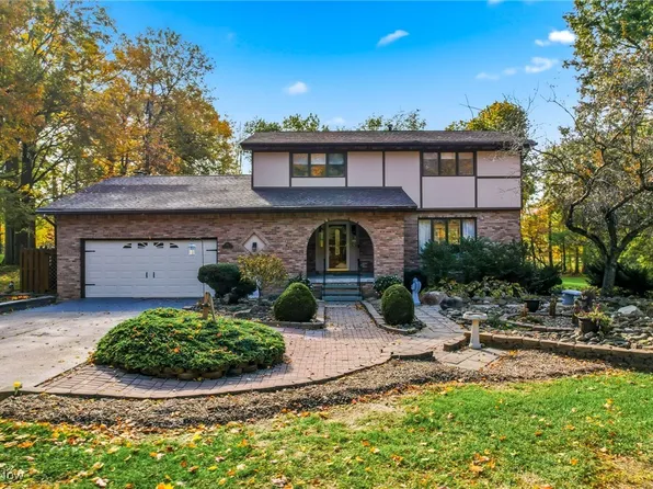 901 Carriage Hill Dr, Salem, OH 44460