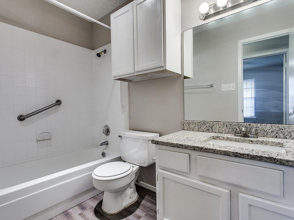 1st image of 204 East Pl #204