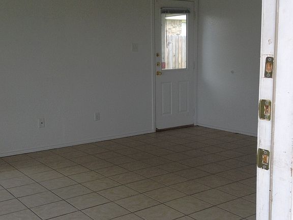 5th image of 4105 Bowles Dr