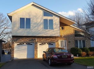 10 Jarico Dr, Wallington, NJ 07057