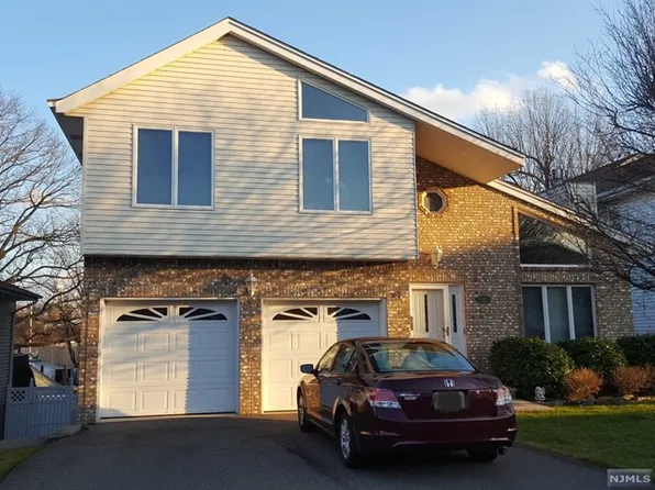 10 Jarico Dr, Wallington, NJ 07057