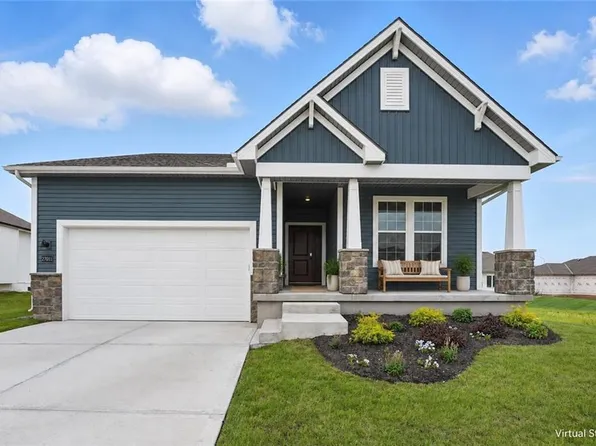 12606 S Parkwood Ln, Lake Lotawana, MO 64086