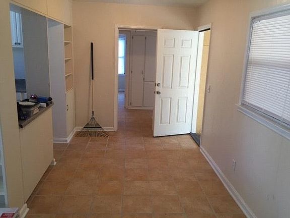3rd image of 3171 Torres Ave