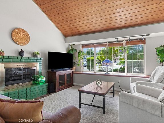 2nd image of 844 Escuela Ct