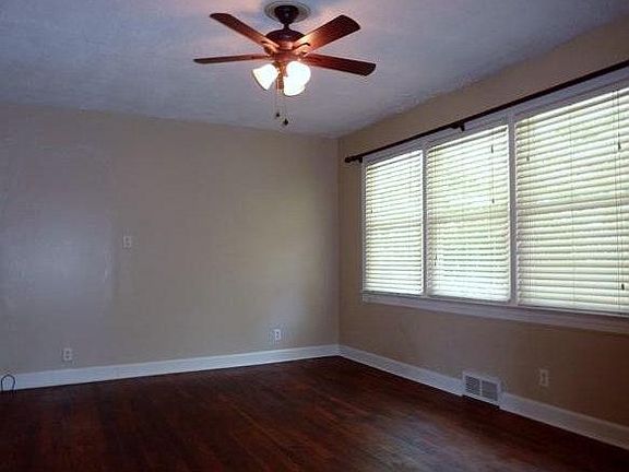2nd image of 2503 Woodview Dr