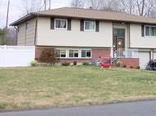 2 Buckingham Rd, Nanuet, NY 10954