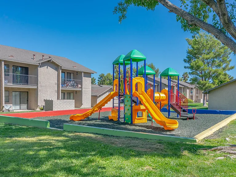 Sunset Ridge Apartments — Photo 9