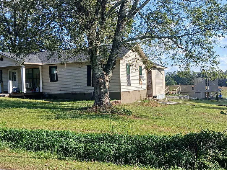 1240 Campbell Rd — Photo 1