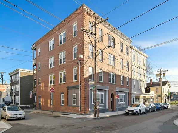 149 Derby St APT A, Salem, MA 01970