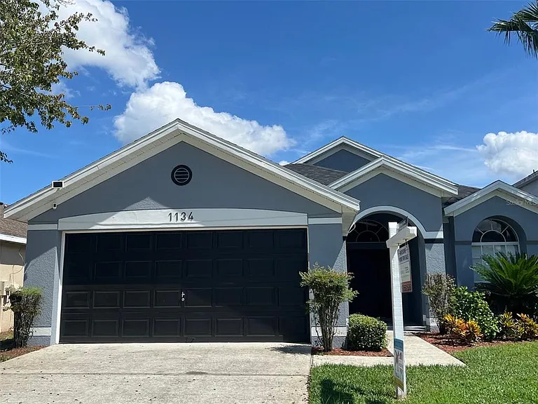 1134 Bloomingdale Dr — Photo 1