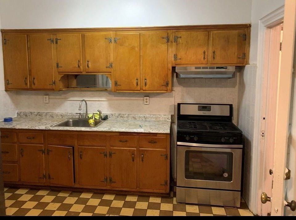 1st image of 558 E 92nd St Floor 2