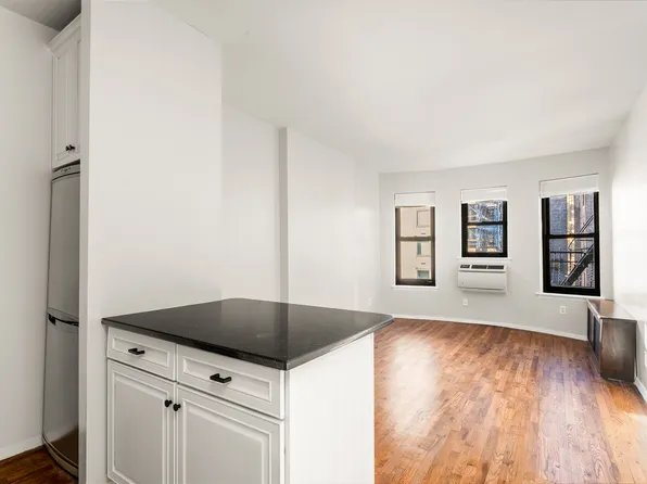 160 East 91st Street image 8 of 15