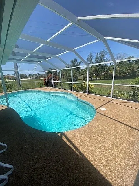 3 bed, 2.0 bath, 1200 sqft, $2,345 — Photo 2