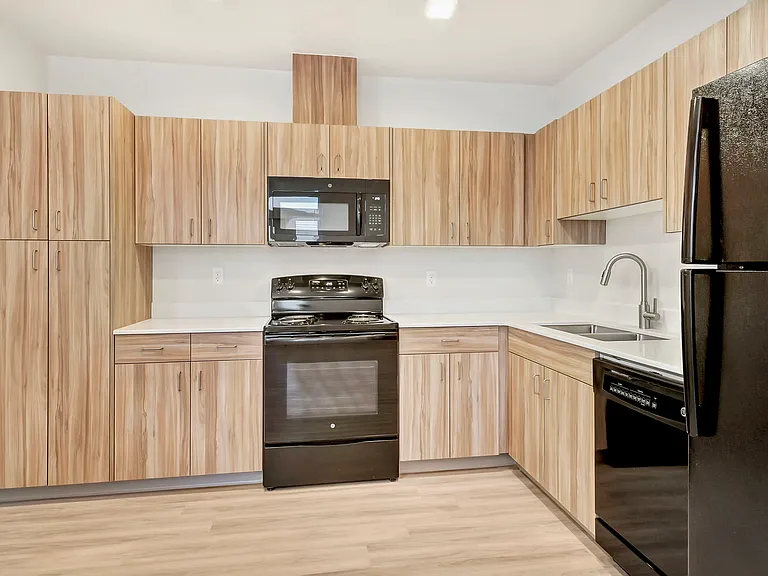 Parkway Apartments — Photo 33