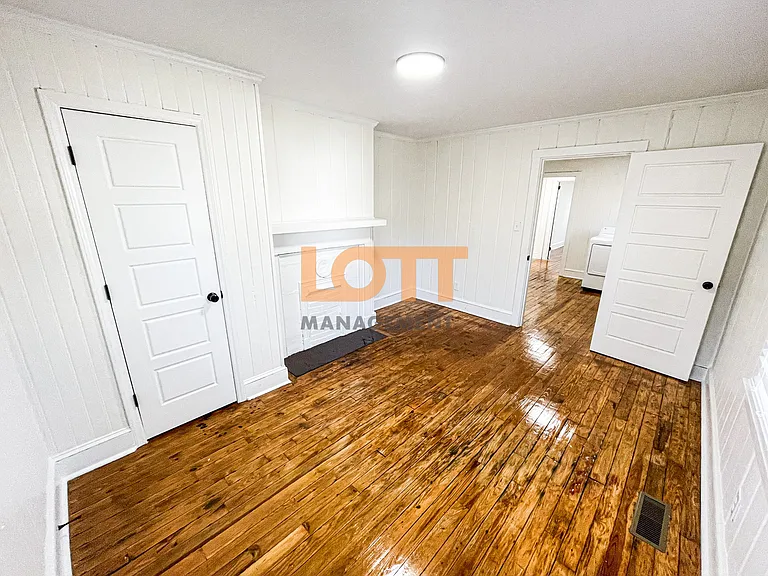 1 Hollywood Cir — Photo 21