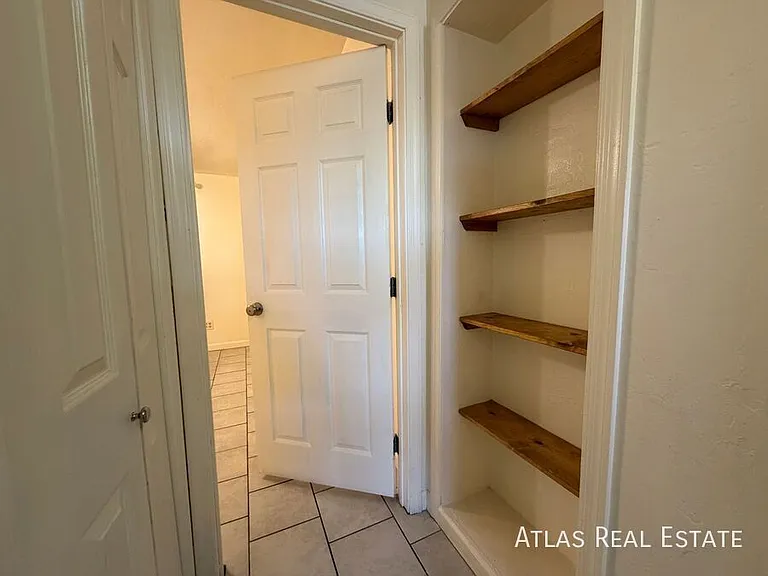 1932 S Campbell Ave — Photo 12