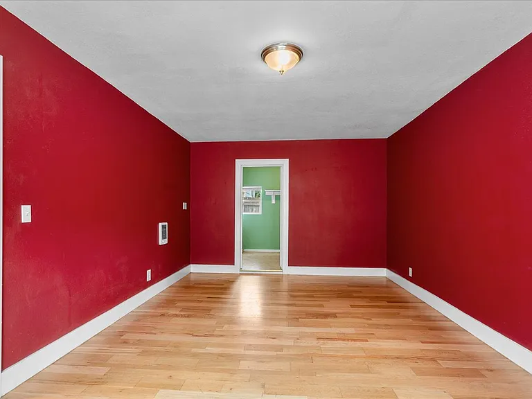 119 Wesley St — Photo 14