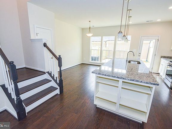 5th image of 840 Basswood Dr