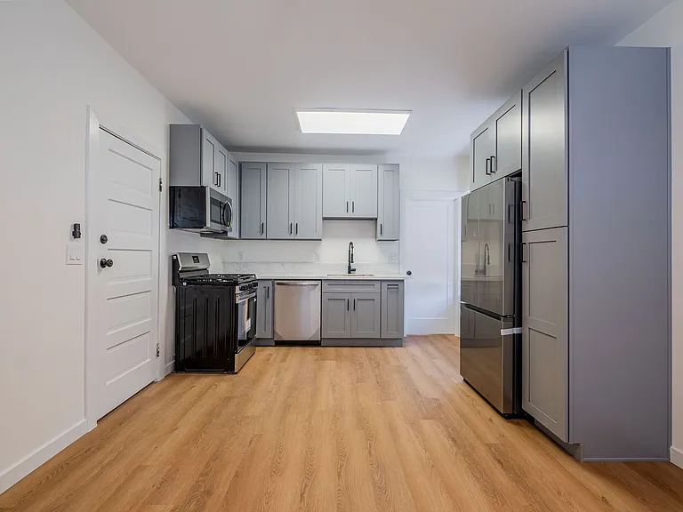 108 Broadway Residences — Photo 3