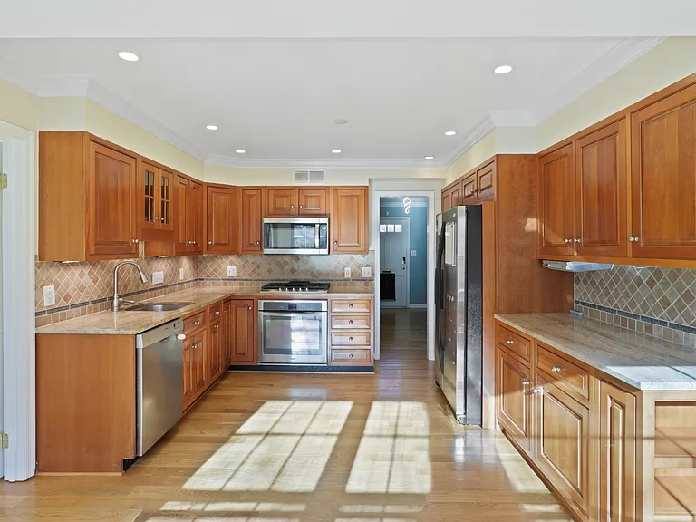 6543 Cedarwood Ct — Photo 32