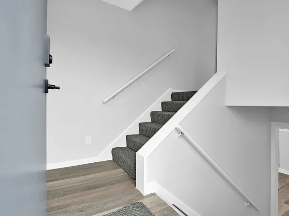 Freshly Renovated Duplex. Upstairs and Downstairs Units Available Now. Schedule a Schedule Today!, 80 N 23rd St #B, Newark, OH 43055