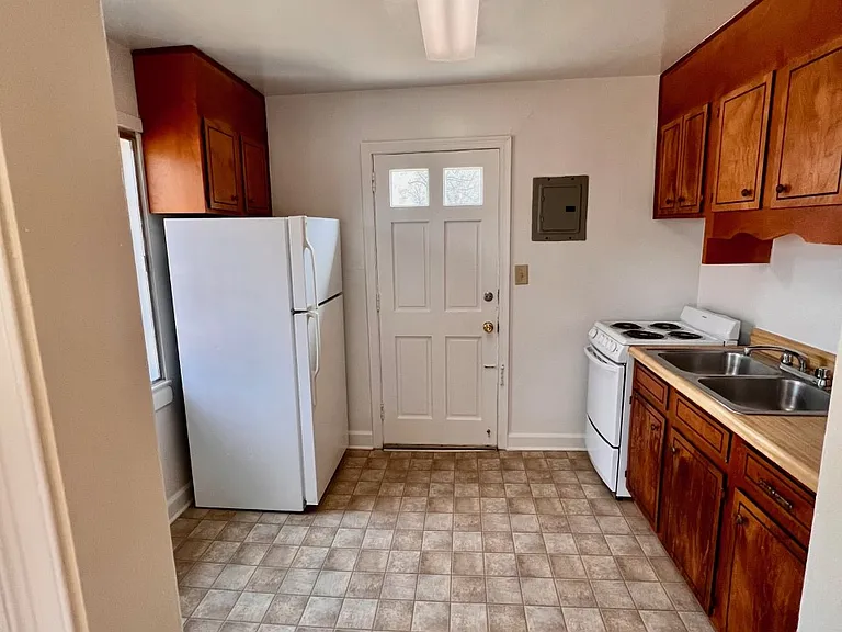 2719 Lawndale Rd — Photo 4