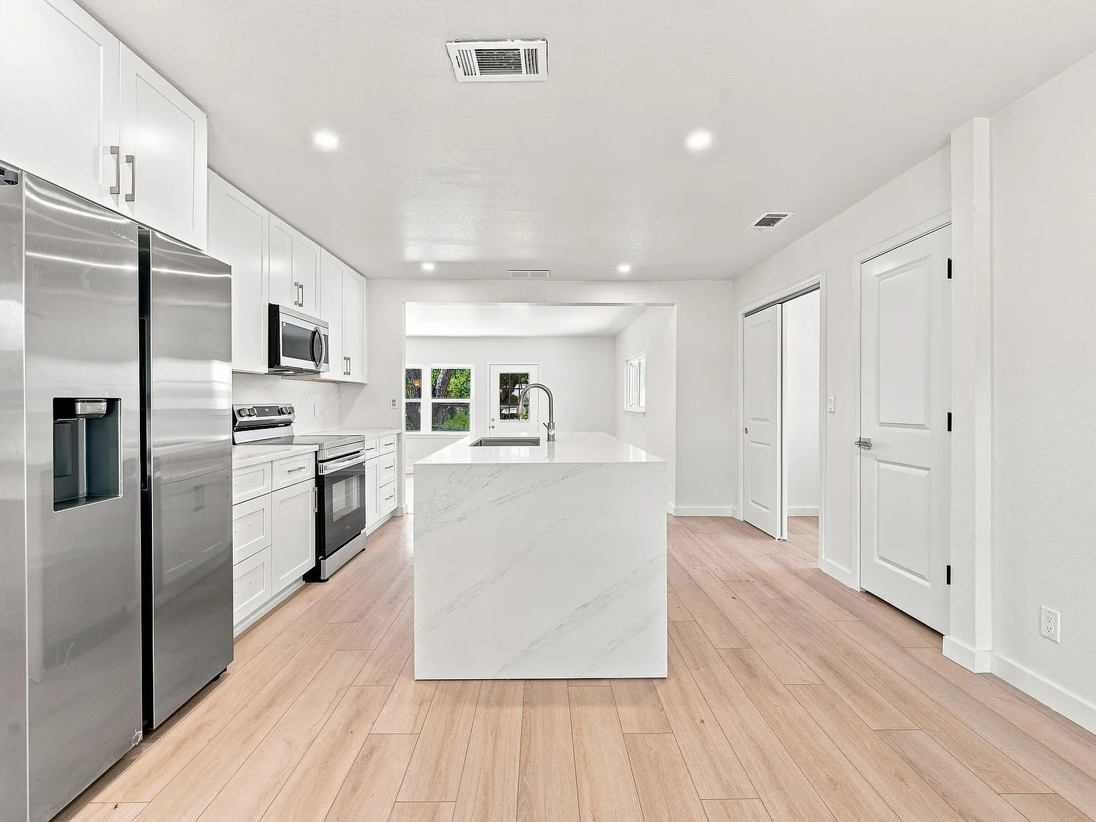 4 bed, 1500 sqft, $1,500 — Photo 2