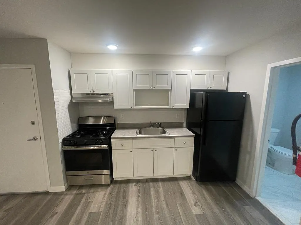 1 bed, $1,677 — Photo 2