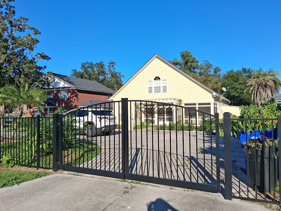 935 Anna Ave