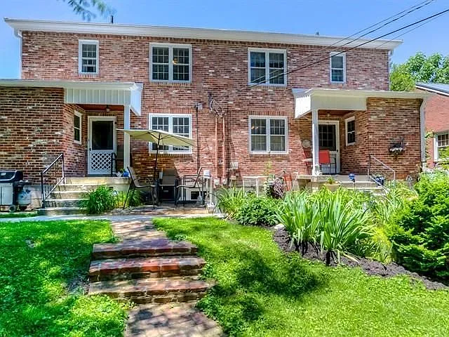 313 Hermitage Dr — Photo 4