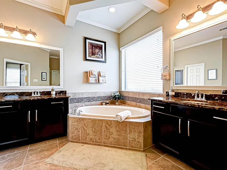 4311 Madera Creek Ln — Photo 32