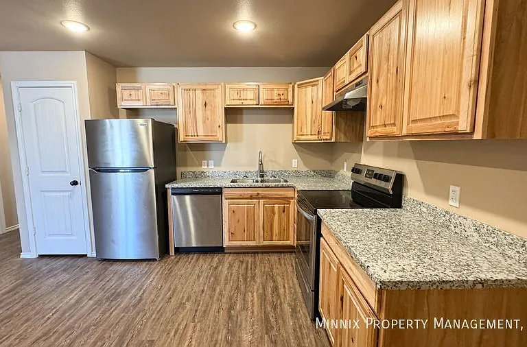 2413 N Avenue O — Photo 5
