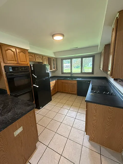 3 bed, 1600 sqft, $1,800 — Photo 3