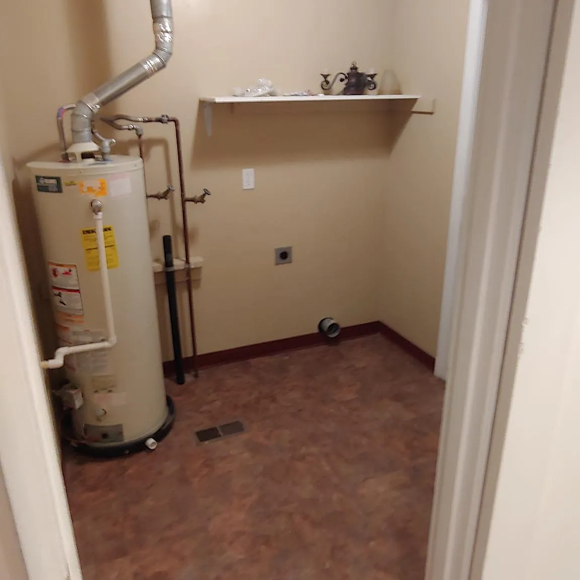 3 bed, 900 sqft, $1,650 — Photo 3