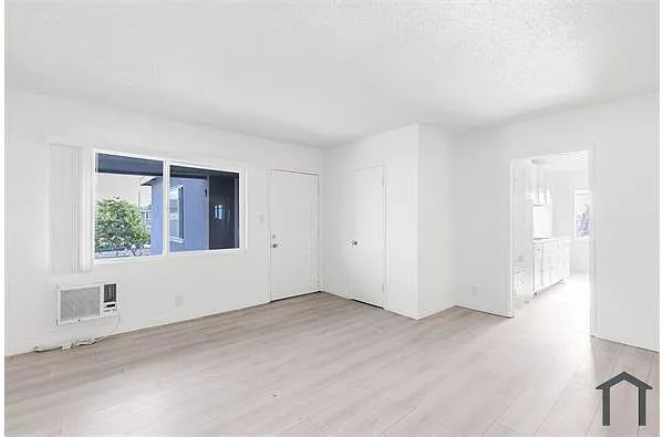 Photo 1 of 12 - 1805 W 80th St #8 - Los Angeles, CA Primary Photo - 1805 W 80th St #8