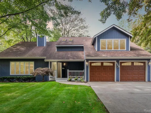 6005 Woodpark Dr, Midland, MI 48640